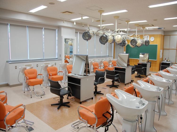 静岡県美容専門学校画像