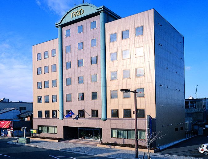 ルネサンス　デザイン・美容専門学校