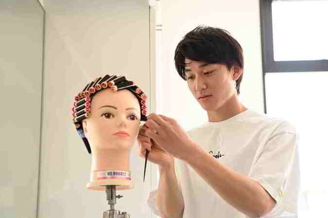 ルネサンス　デザイン・美容専門学校