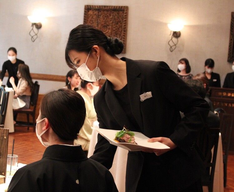 ルネサンス　デザイン・美容専門学校画像