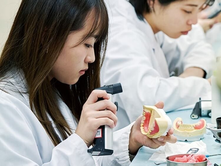 名古屋歯科医療専門学校画像