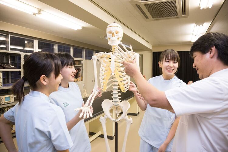 中部リハビリテーション専門学校画像