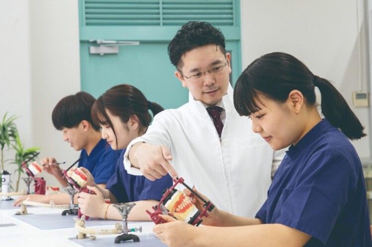 東海歯科医療専門学校画像