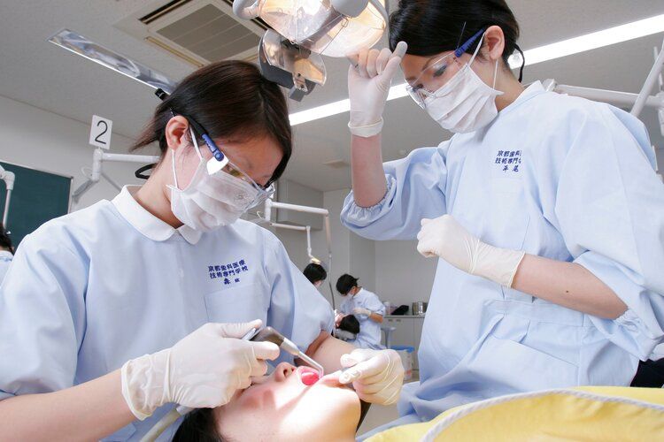 京都歯科医療技術専門学校画像