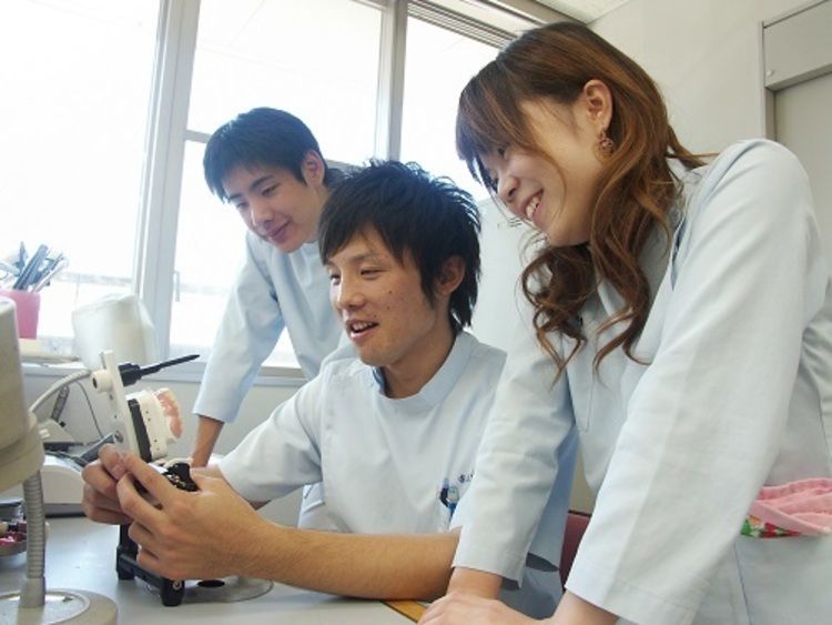 京都歯科医療技術専門学校画像