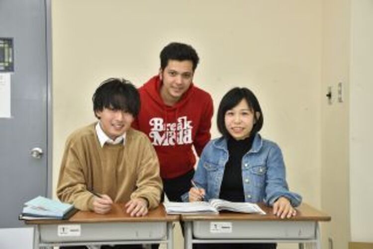 関西外語専門学校画像
