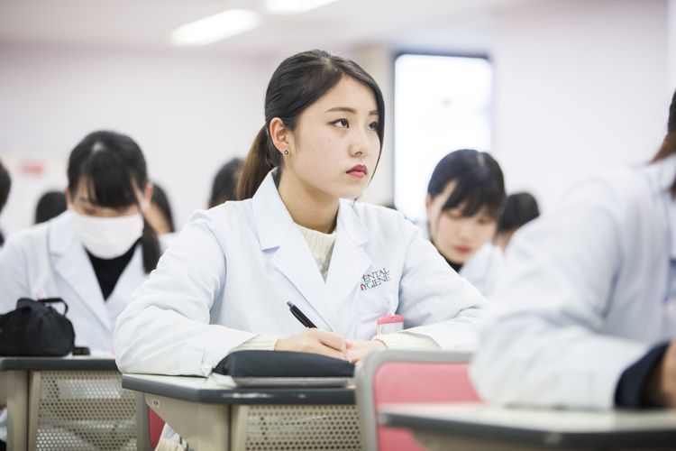 新大阪歯科衛生士専門学校画像