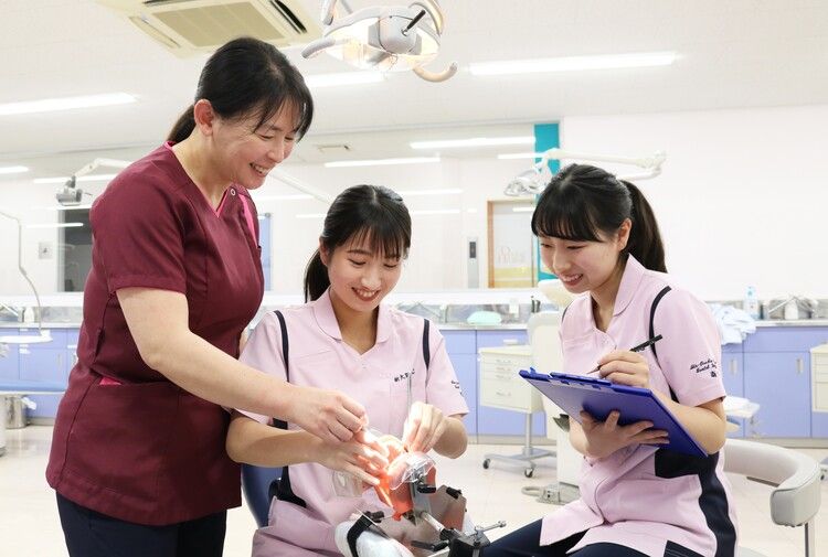 新大阪歯科衛生士専門学校画像