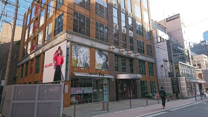 大阪ベルェベル美容専門学校