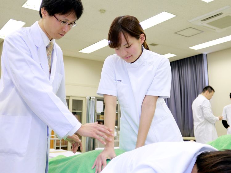 大阪行岡医療専門学校長柄校画像