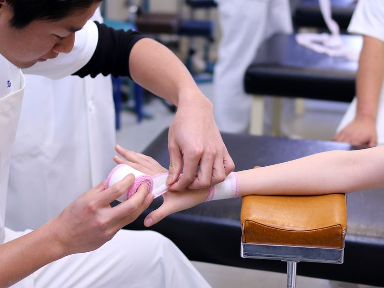 大阪行岡医療専門学校長柄校画像