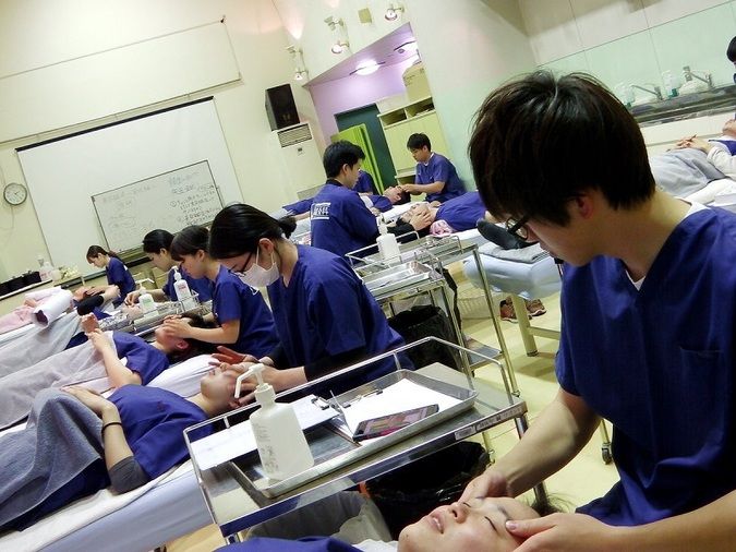 神戸医療福祉専門学校中央校