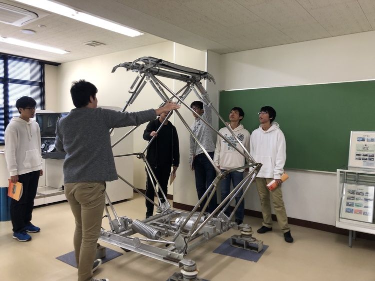 阪神自動車航空鉄道専門学校画像