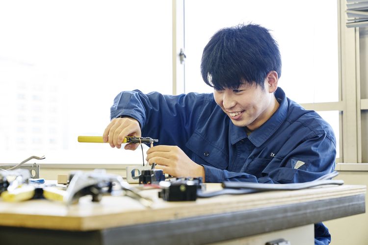 岡山科学技術専門学校画像