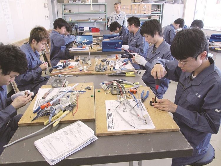 岡山科学技術専門学校画像