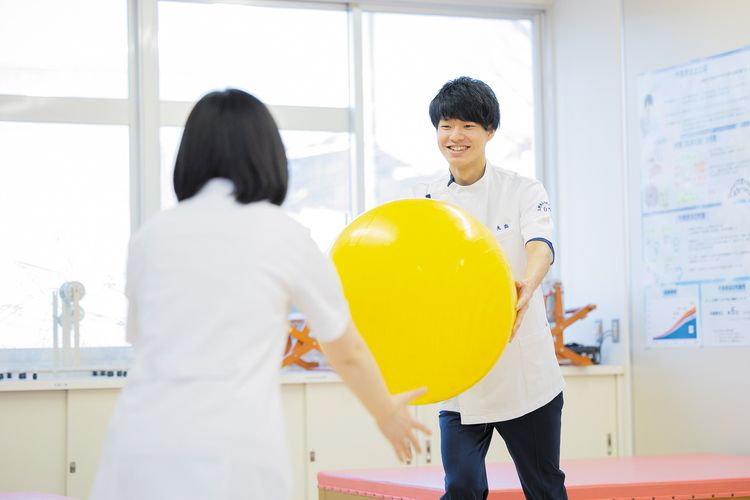 玉野総合医療専門学校画像