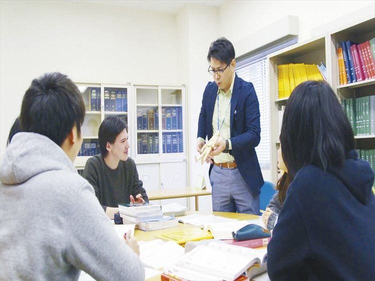 玉野総合医療専門学校画像