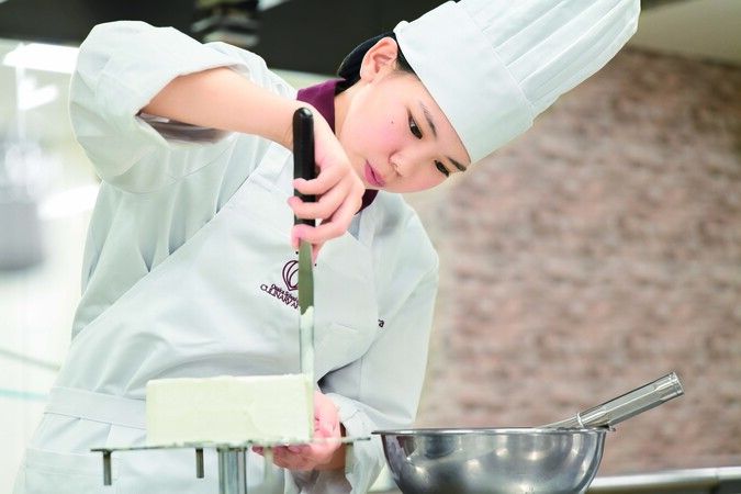 キャリナリー福岡ホテル・ウェディング＆製菓調理専門学校