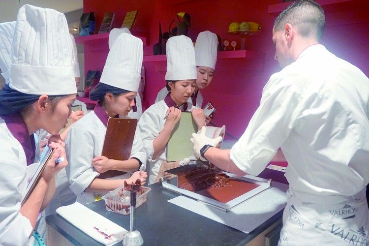 キャリナリー福岡ホテル・ウェディング＆製菓調理専門学校画像