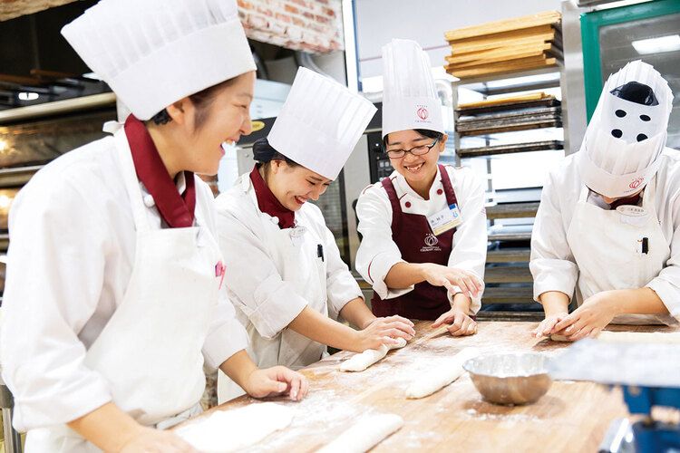 キャリナリー福岡ホテル・ウェディング＆製菓調理専門学校画像