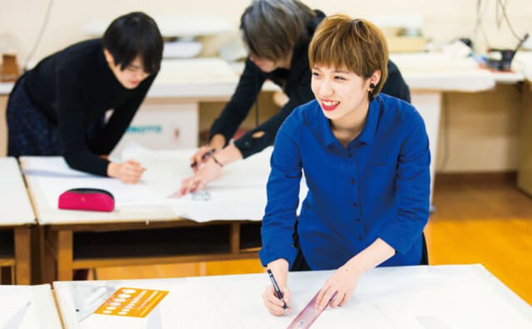 香蘭ファッションデザイン専門学校画像