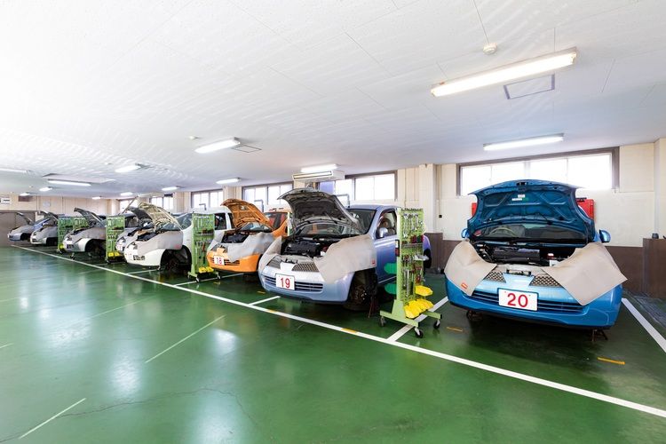 専門学校久留米自動車工科大学校画像