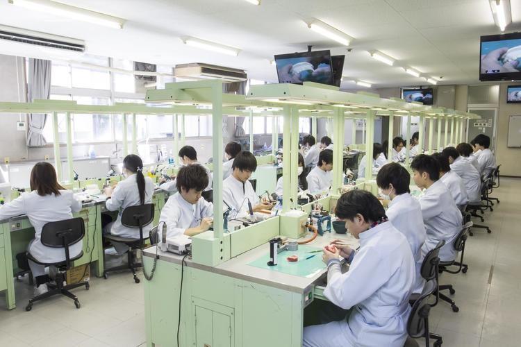 大分県歯科技術専門学校画像