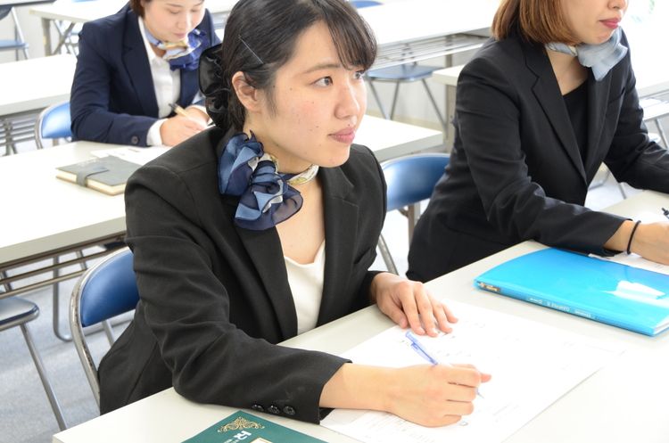 沖縄ホテル観光専門学校画像