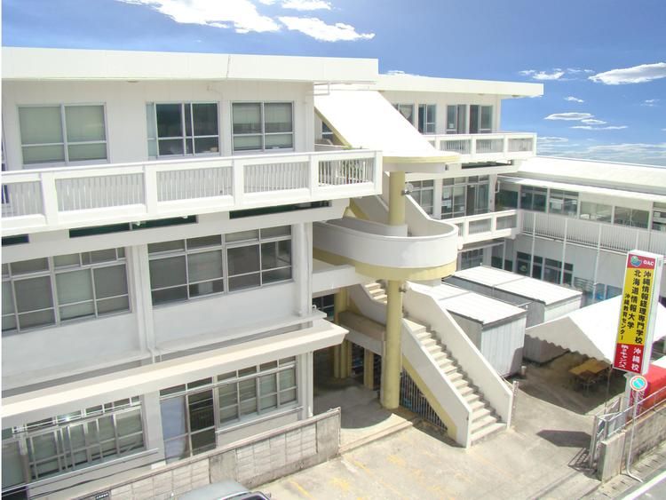 沖縄情報経理専門学校画像