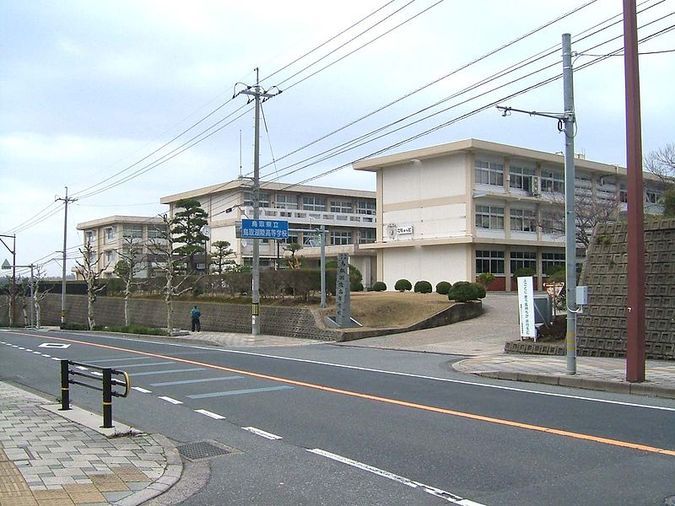 鳥取湖陵高等学校外観画像