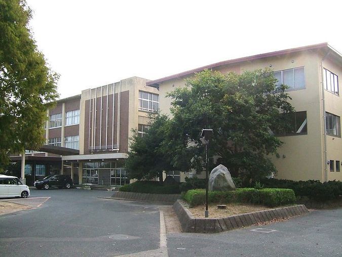 鳥取中央育英高等学校外観画像