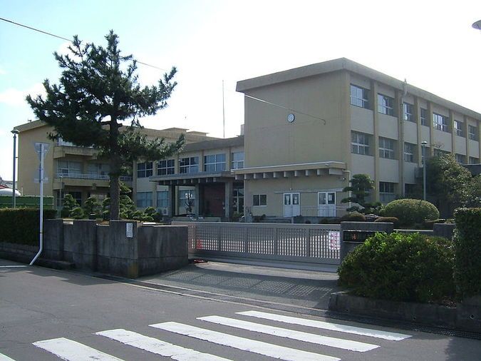 鳥取緑風高等学校外観画像