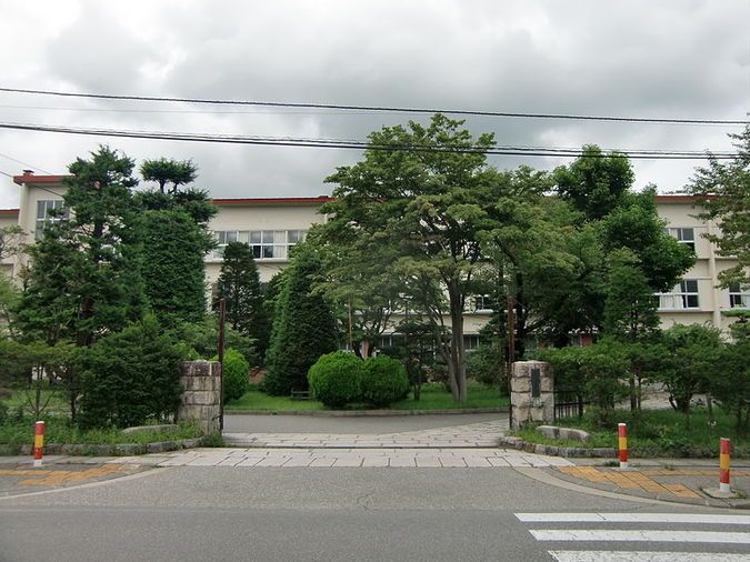 大町岳陽高等学校外観画像