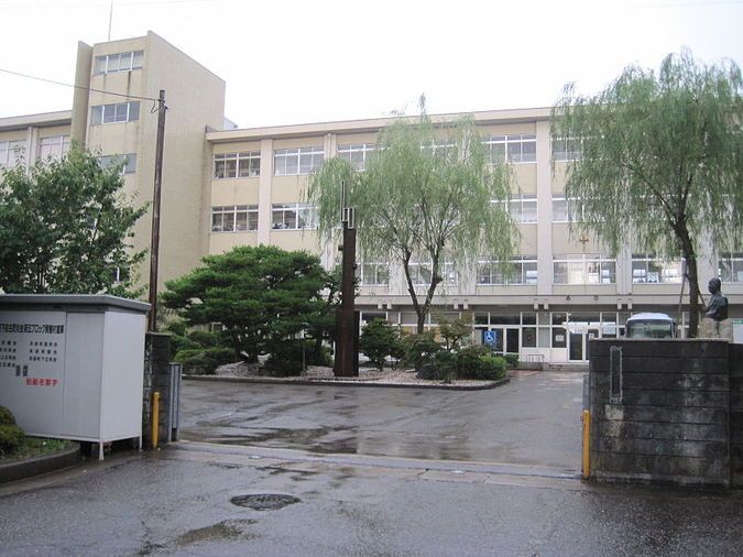 石川県立工業高等学校外観画像