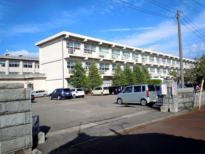 吉田高等学校外観画像