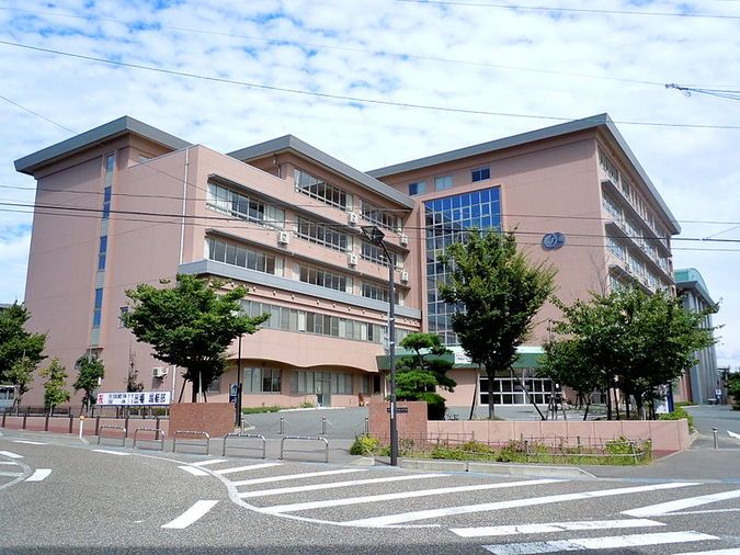 新潟市立万代高等学校外観画像