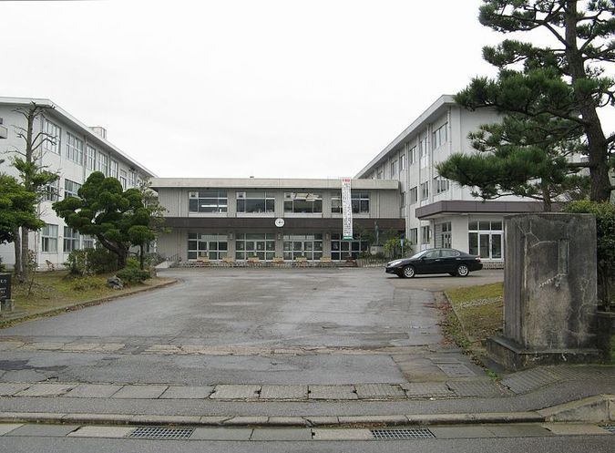 津幡高等学校外観画像