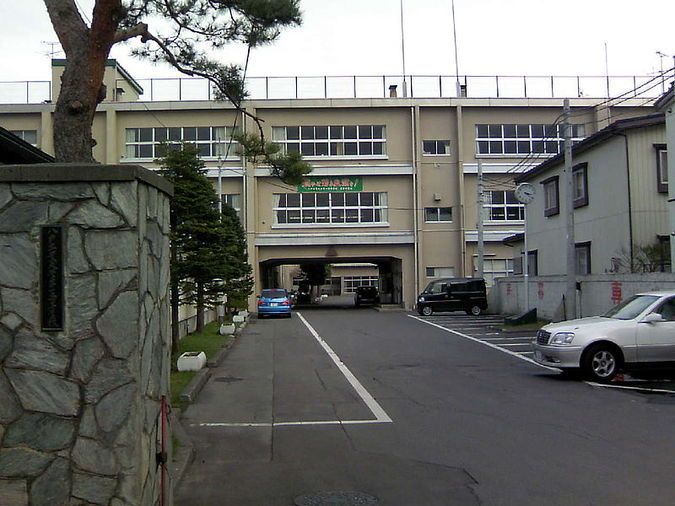 八戸工業大学第一高等学校外観画像