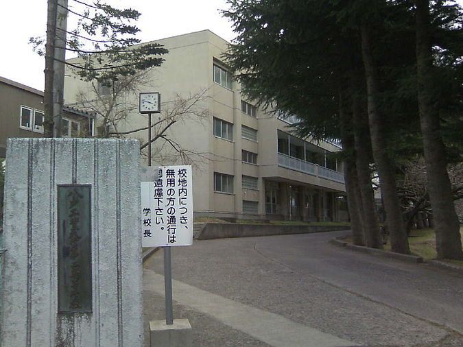 八戸工業大学第二高等学校外観画像