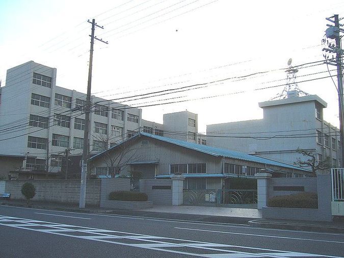 尼崎工業高等学校外観画像