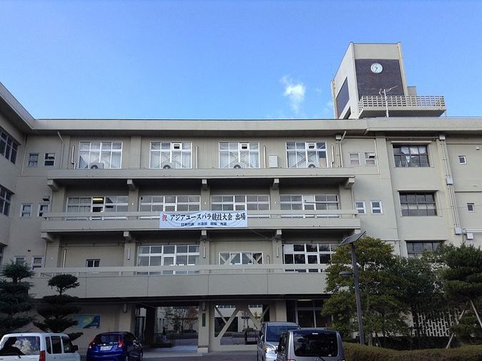 神戸鈴蘭台高等学校外観画像