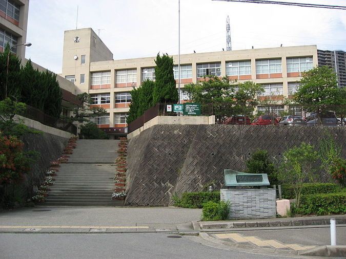 宝塚北高等学校外観画像