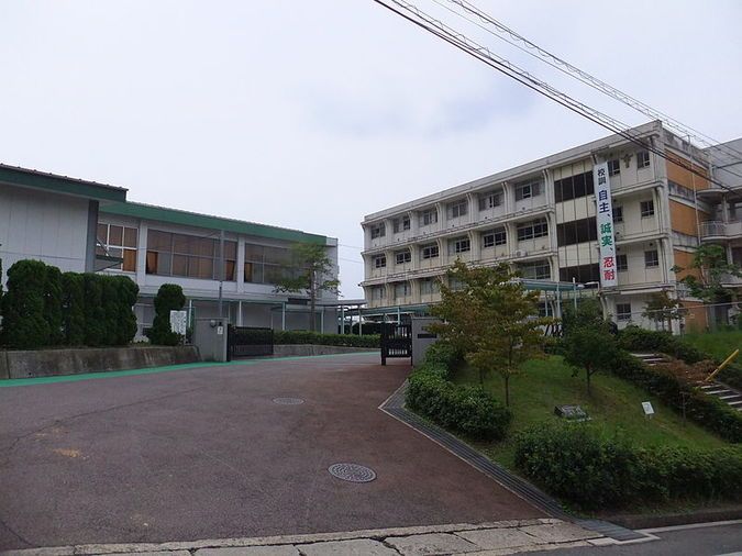 広島市立広島商業高等学校外観画像