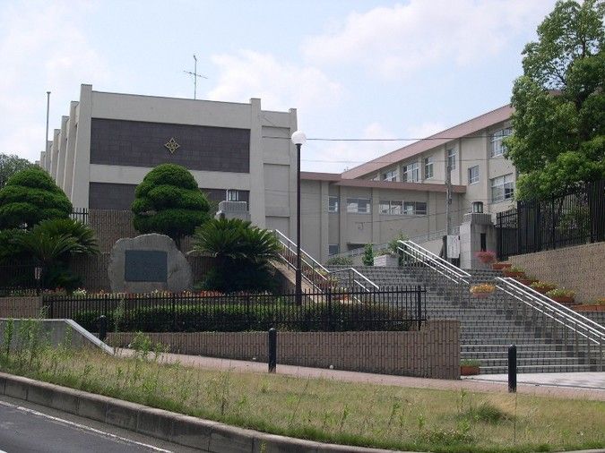 筑紫丘高等学校外観画像