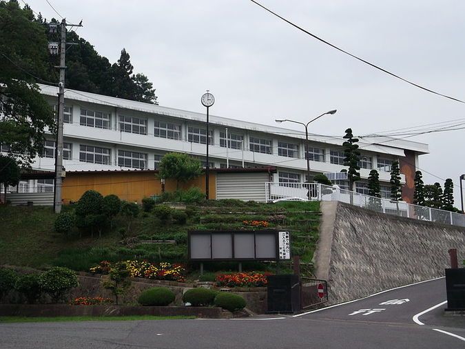 石川高等学校外観画像