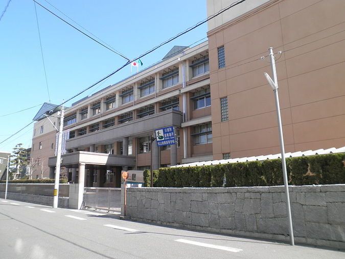 松山商業高等学校外観画像