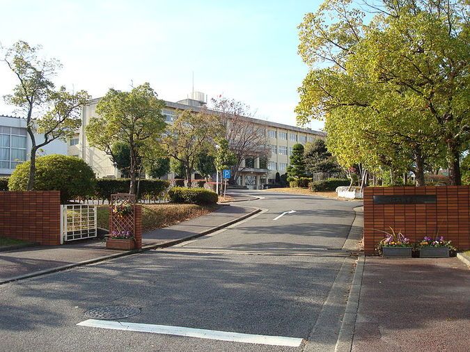 高蔵寺高等学校外観画像