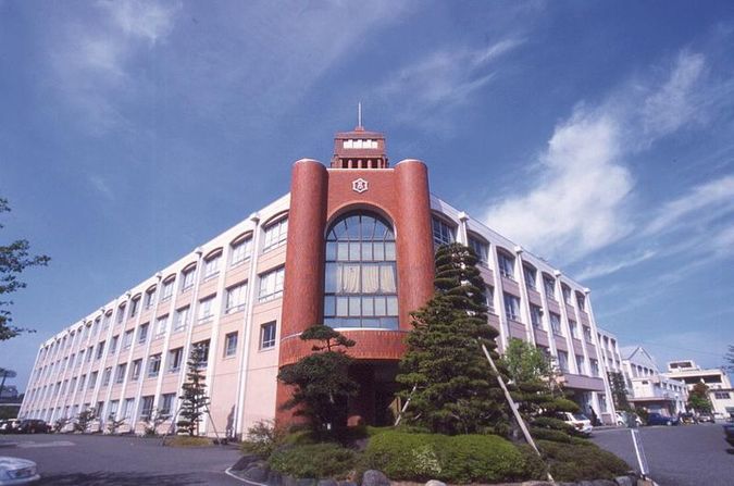 近江高等学校外観画像