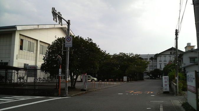 大分上野丘高等学校外観画像