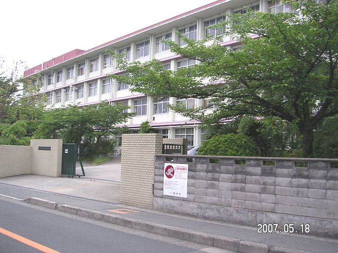 桜塚高等学校外観画像